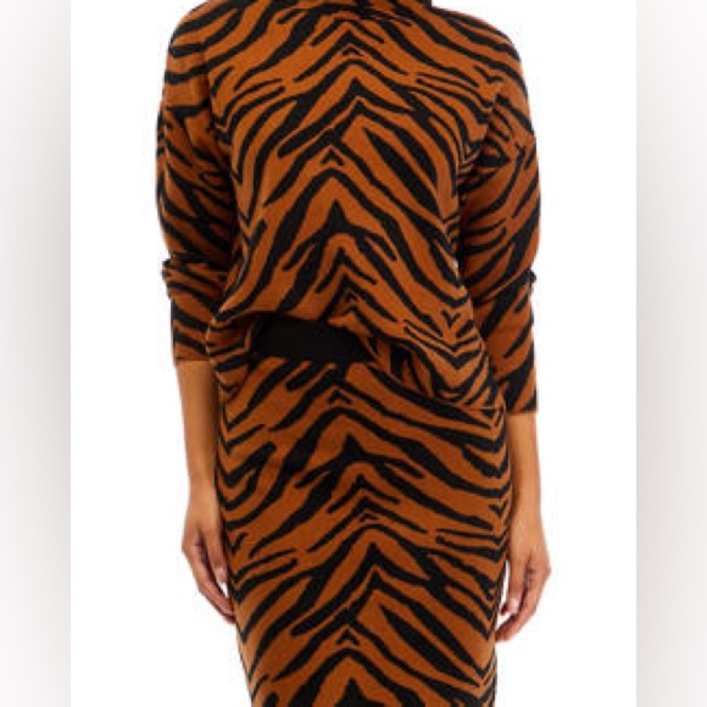 Carmen Marc Valvo Doman Sleeve Animal Print Mock Neck Sweater Sz S